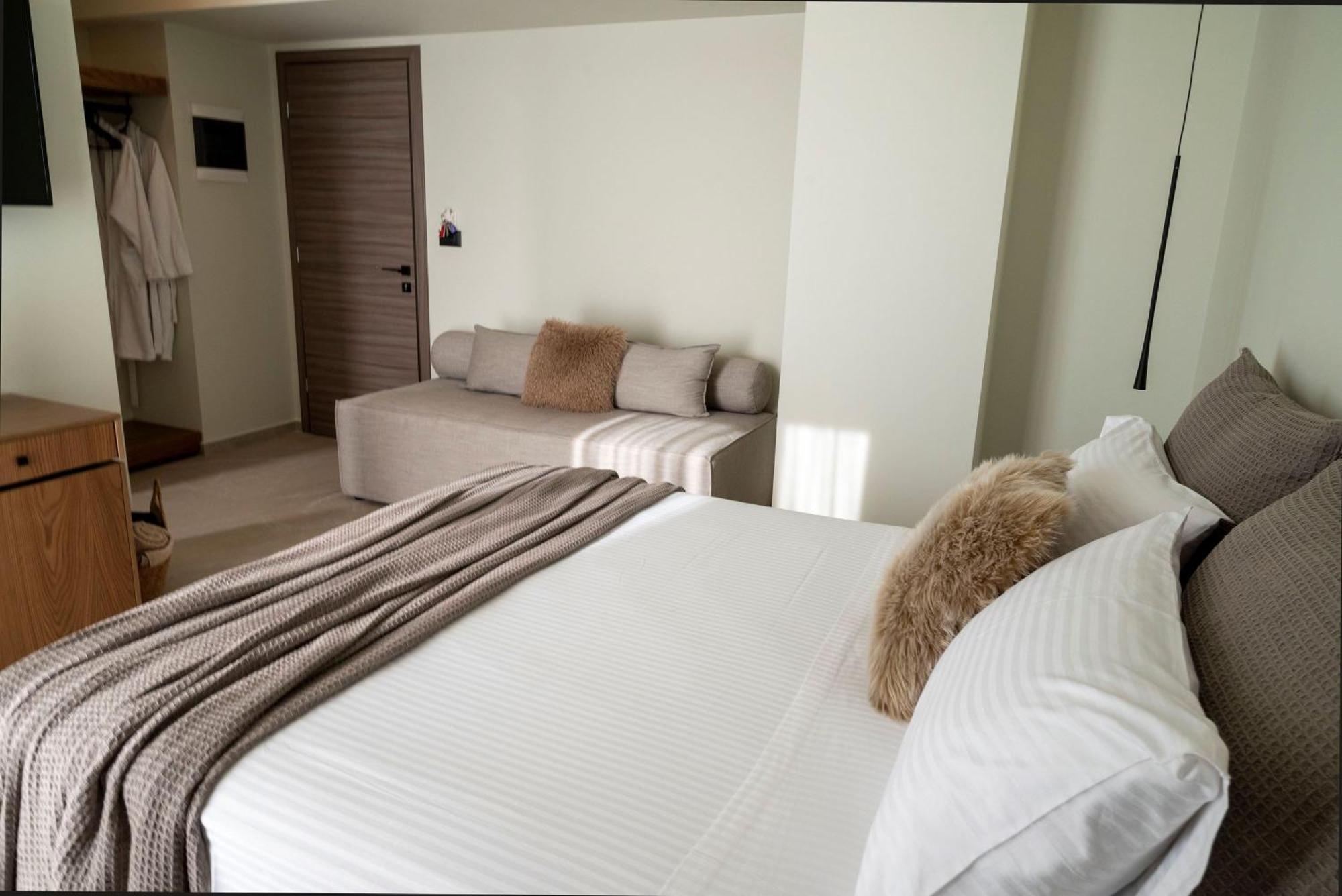 Rhotheon Suites In Ialysos  Bagian luar foto