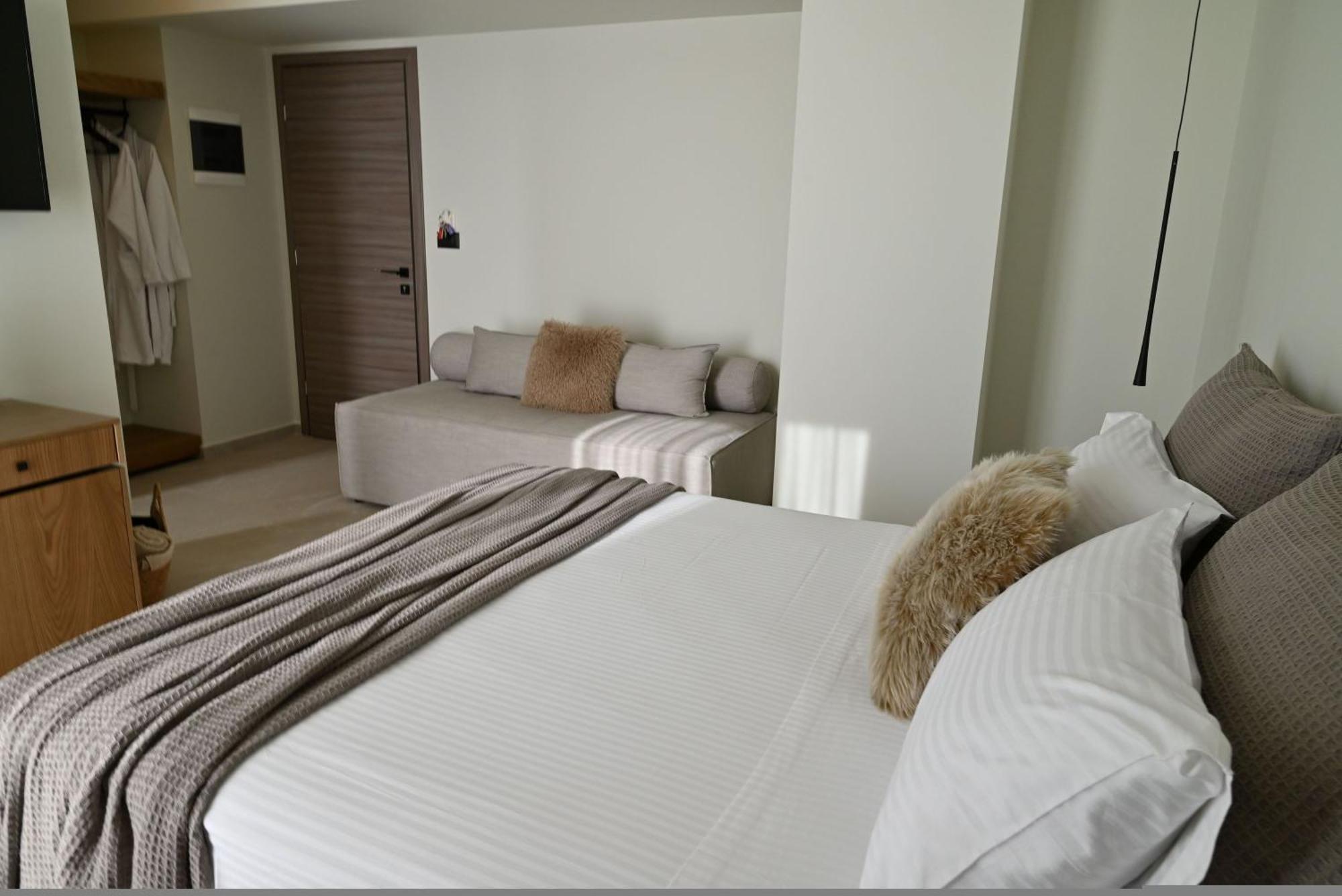Rhotheon Suites In Ialysos  Bagian luar foto