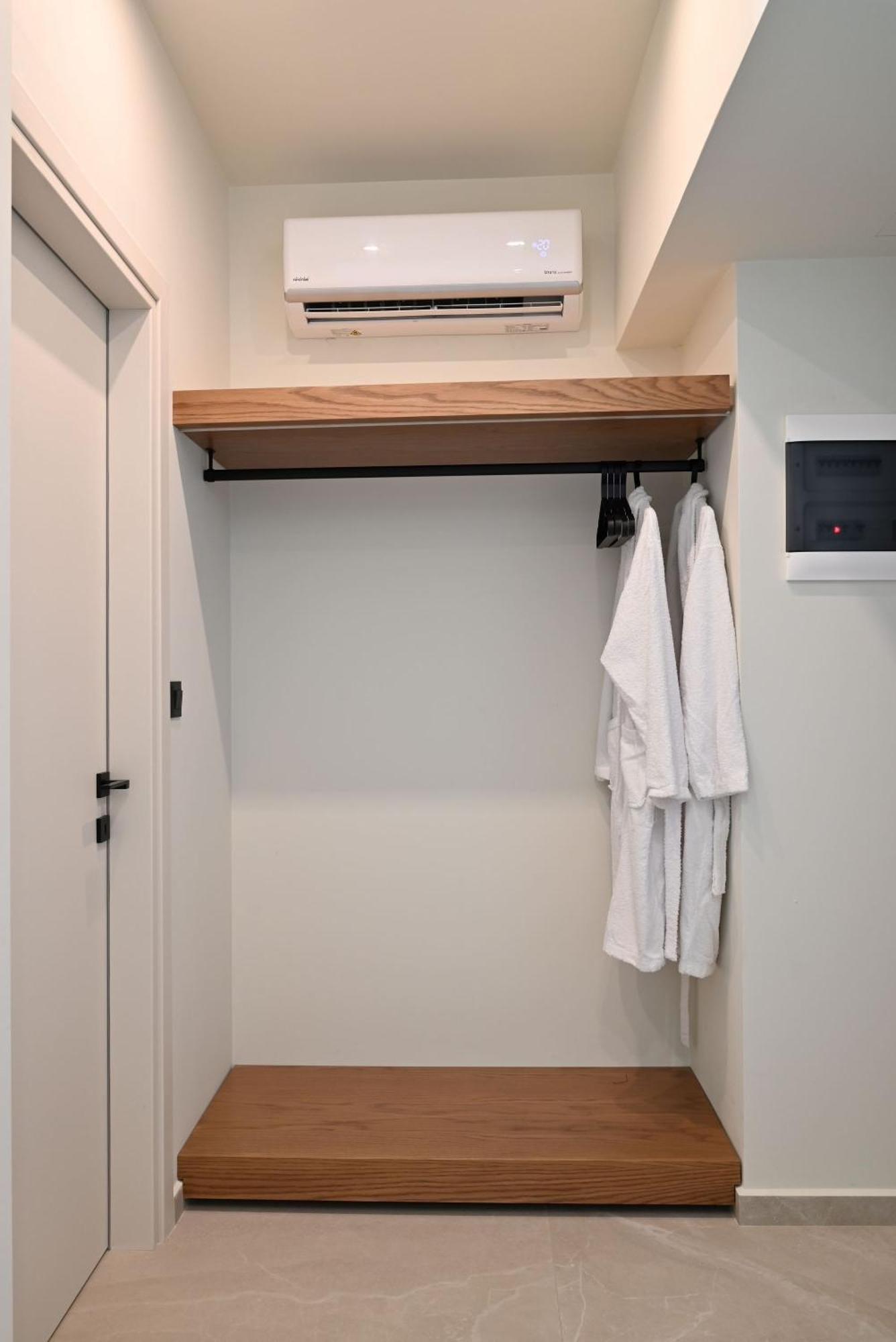 Rhotheon Suites In Ialysos  Bagian luar foto